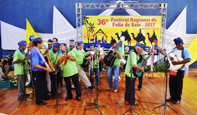 Folia de Reis atraiu 10 companhias e moradores de Sarandi que gostam da festa